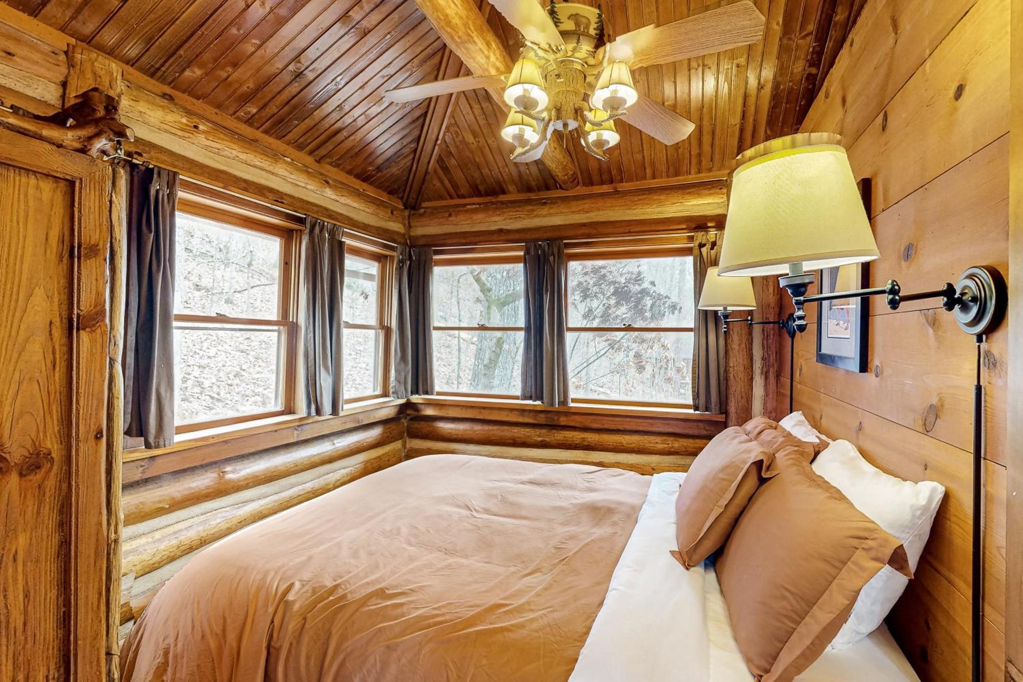 Lake Lucerne - Treehouse Cabin #01 Юрека Спрингс Екстериор снимка